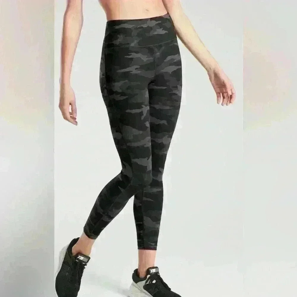 Athleta Ultimate Camo 7/8 Black Tight Size 3X - Picture 1 of 4